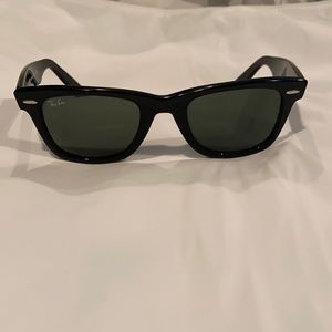 Ray Ban Wayfarer- great shape.